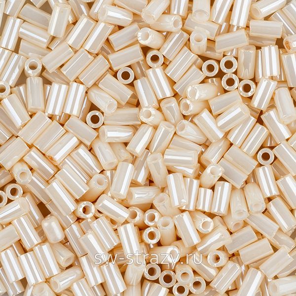 Бисер стеклярус 3 mm #0123 Кремовый/перламутровый